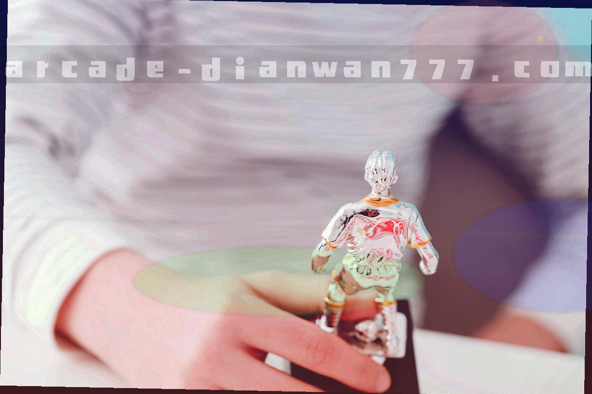 叠层纸张与像素锁形图形，深炭黑底色配电光青线条，表达信息保护